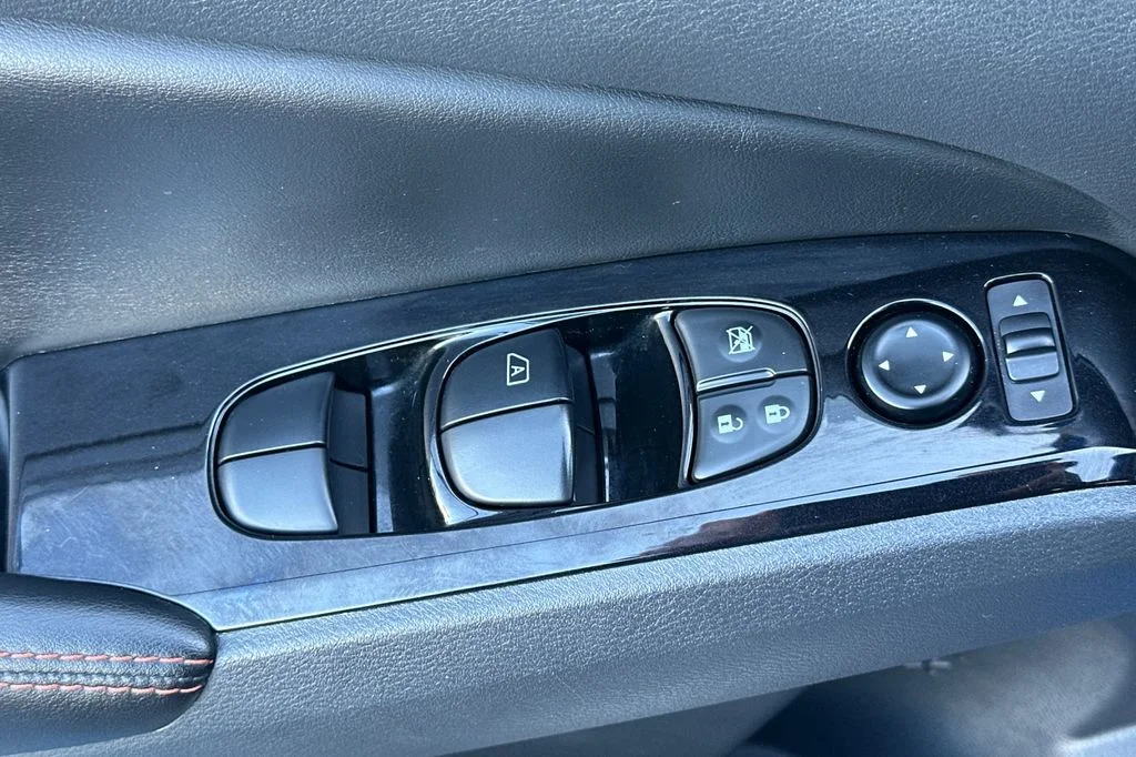 2025 Nissan Altima SR - Photo 12