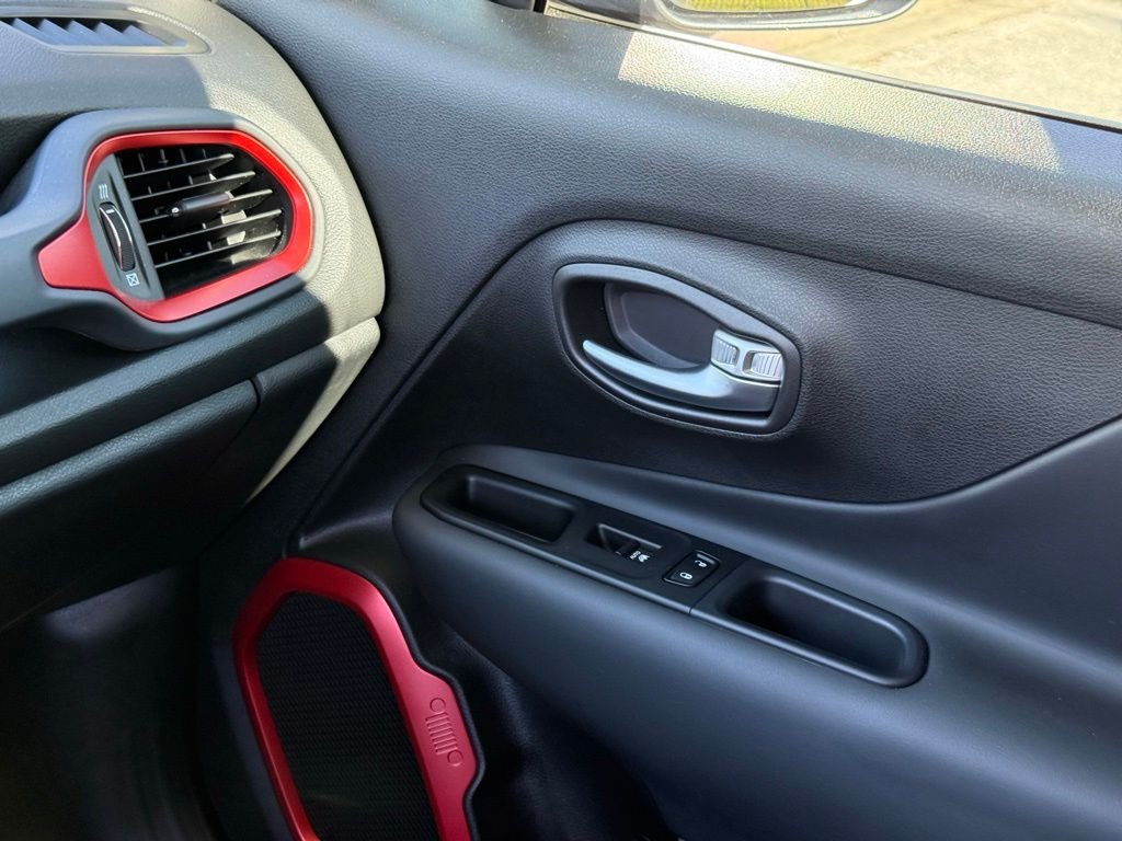 Used 2022 Gray Jeep Trailhawk image 39