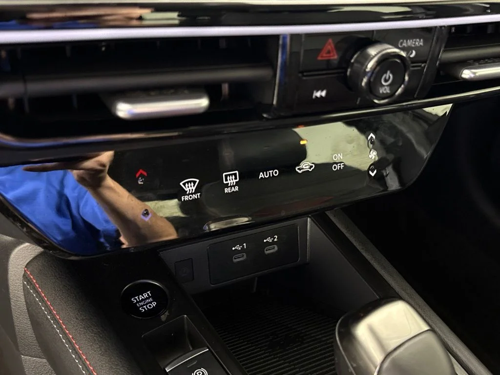 Used 2025 Black Nissan SR image 37
