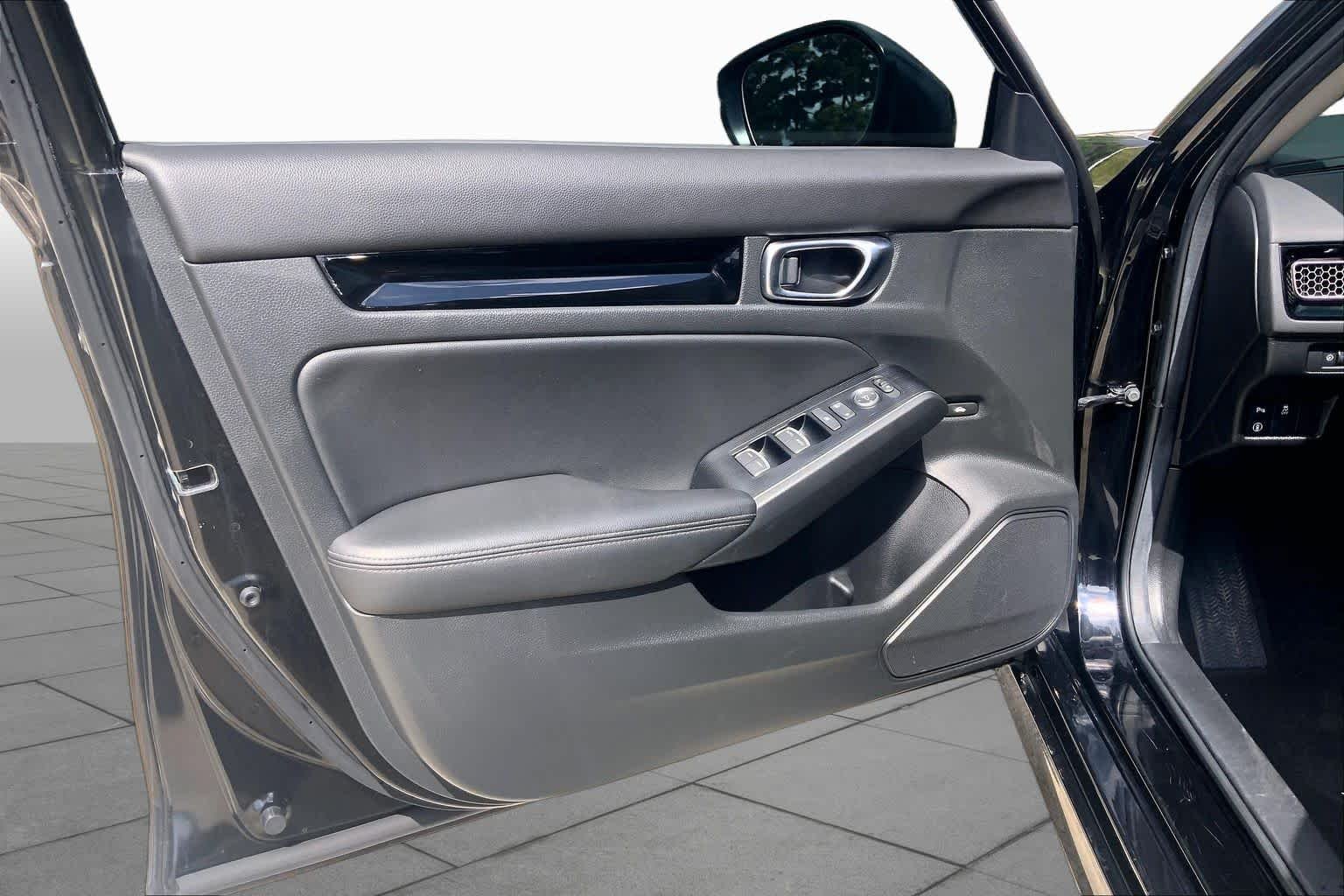 Used 2024 Crystal Black Pearl Honda Touring image 21