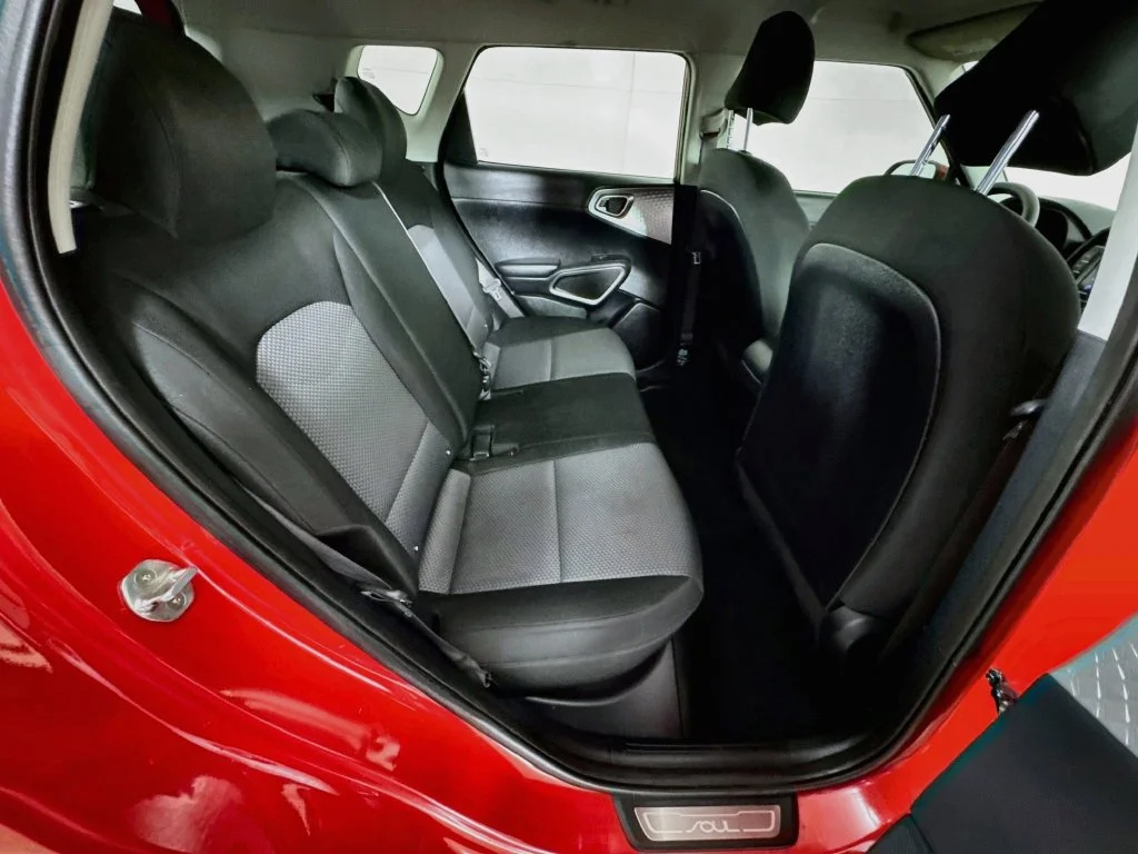 Used 2022 Red Kia LX image 31