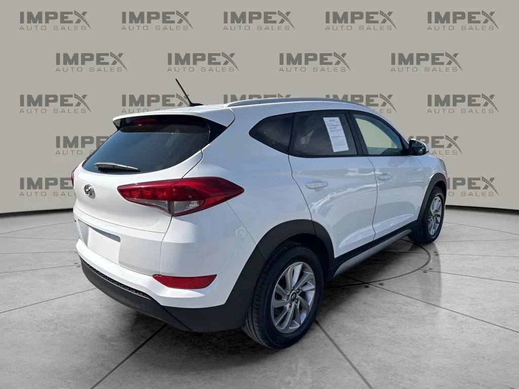 Used 2017 White Hyundai SE image 5