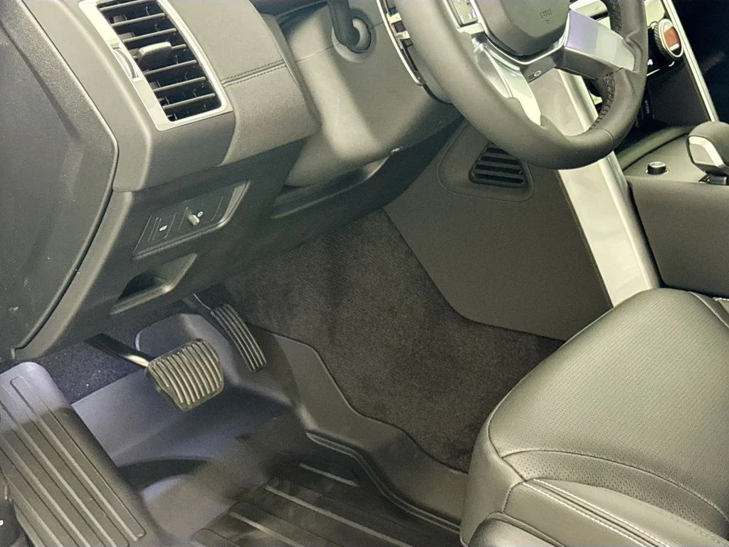New 2026 Fuji White Land Rover S image 10