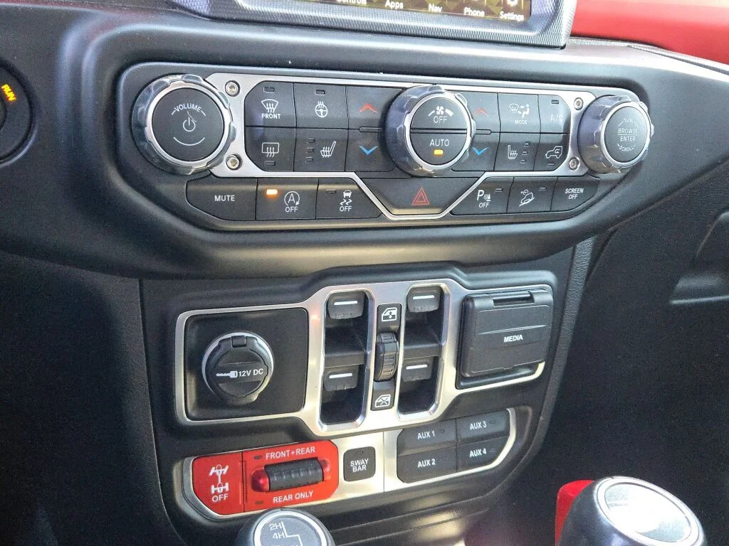 Used 2020 Black Jeep Unlimited Rubicon image 27