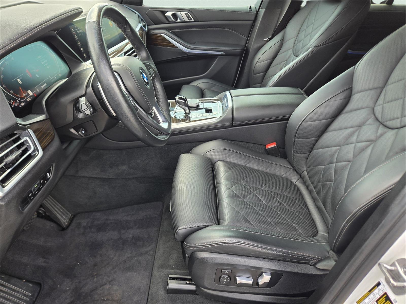 Used 2023 Mineral White Metallic BMW xDrive40i image 18