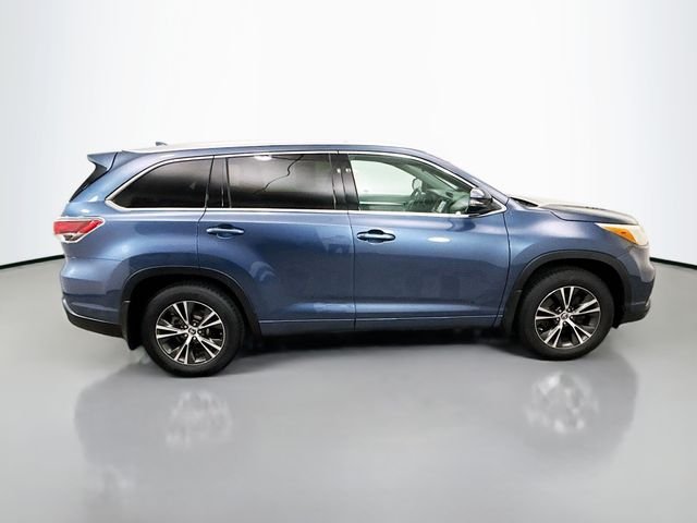 Used 2016 Blue Toyota XLE V6 image 8