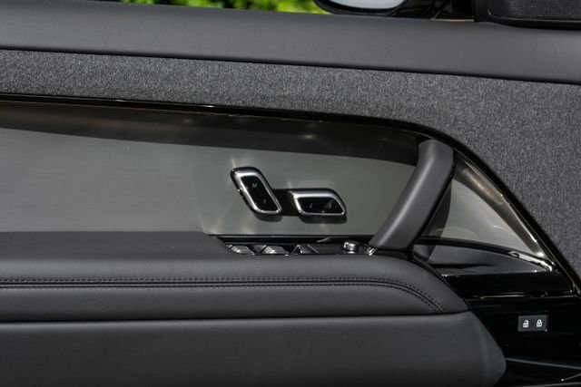 New 2026  Land Rover SE image 54