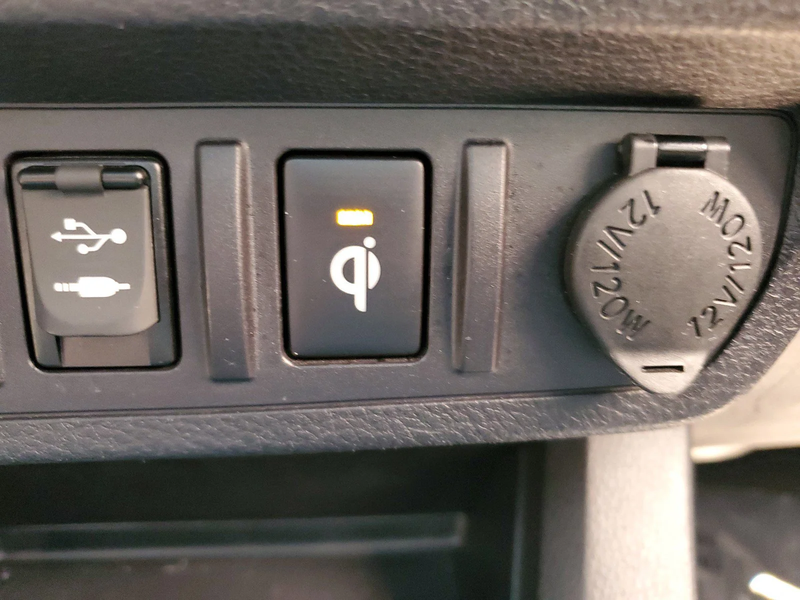 Used 2016  Toyota  image 28