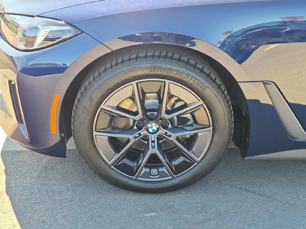 New 2026 Blue BMW eDrive40 image 31