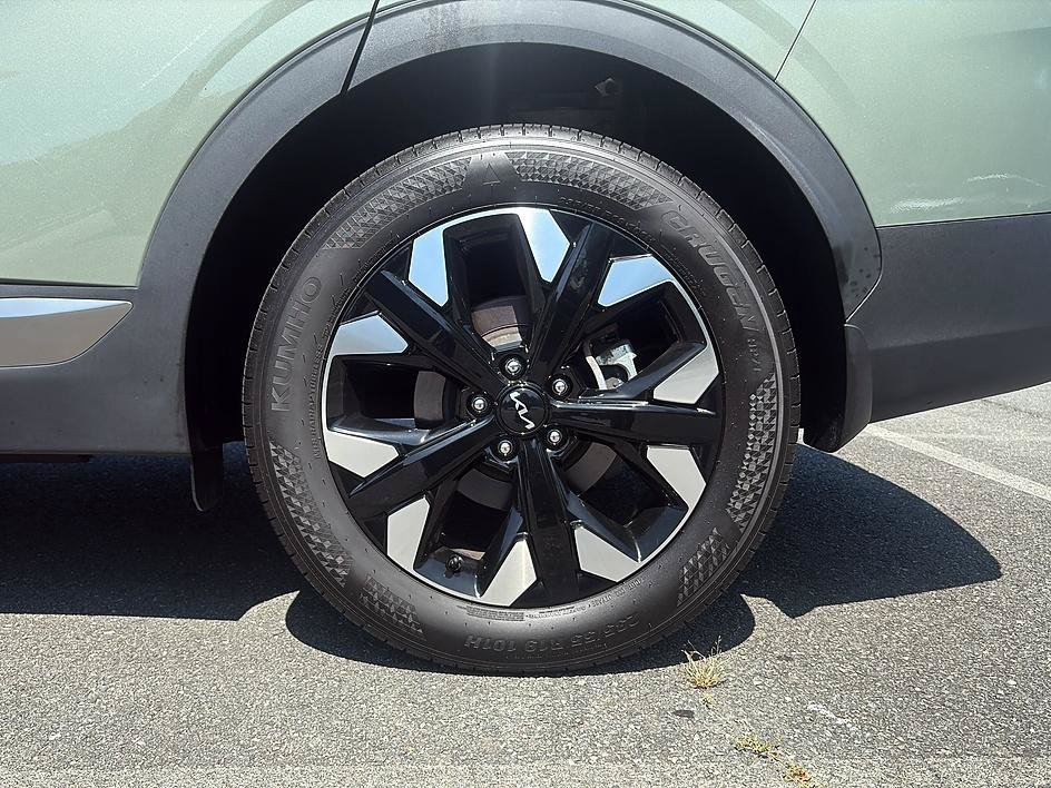 Used 2024 Jungle Green Kia X-Line image 10