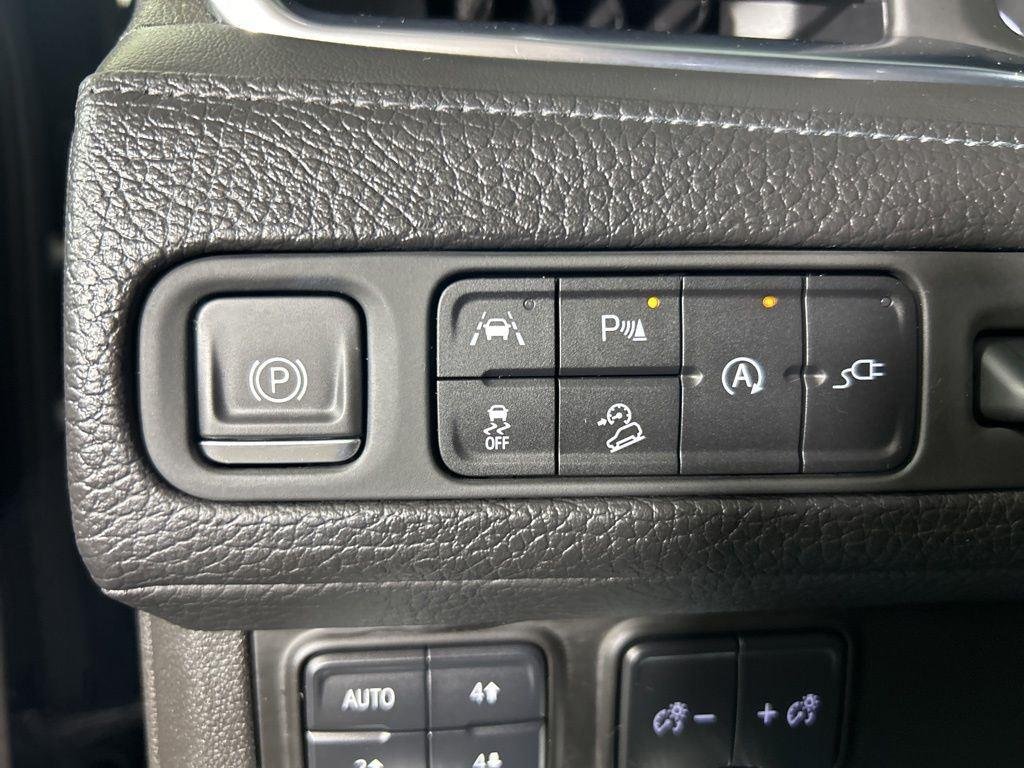 Used 2021 Onyx Black GMC Denali image 17