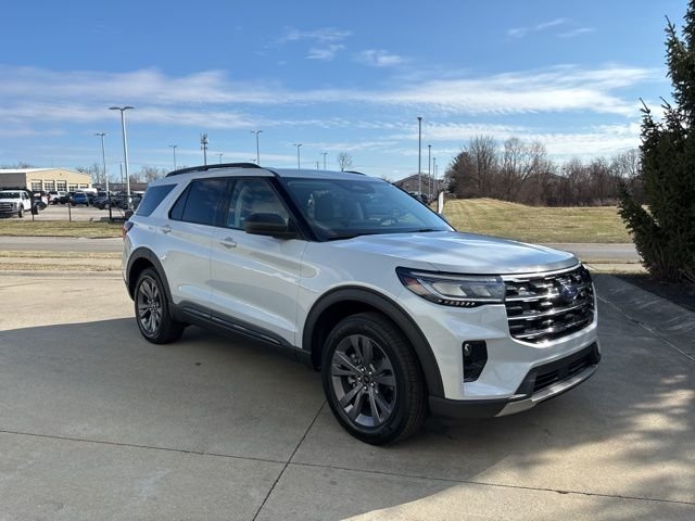 New 2026 Space White Metallic Ford Active image 34