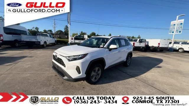 Certified Used 2025 Ice Toyota XLE image 4