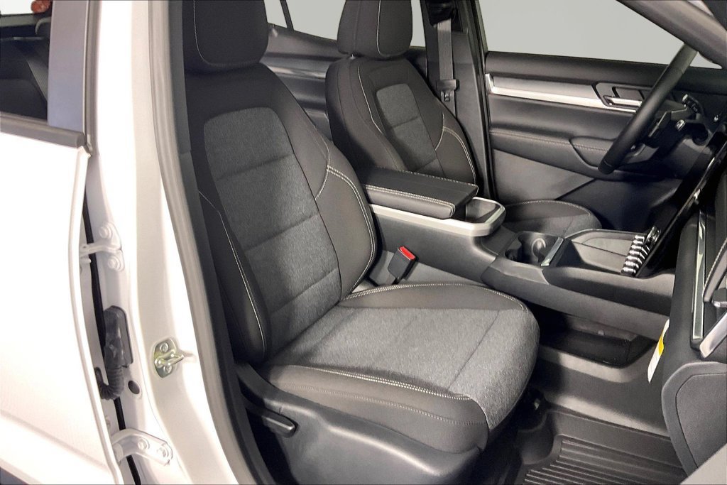 New 2027 Summit White GMC Elevation image 11