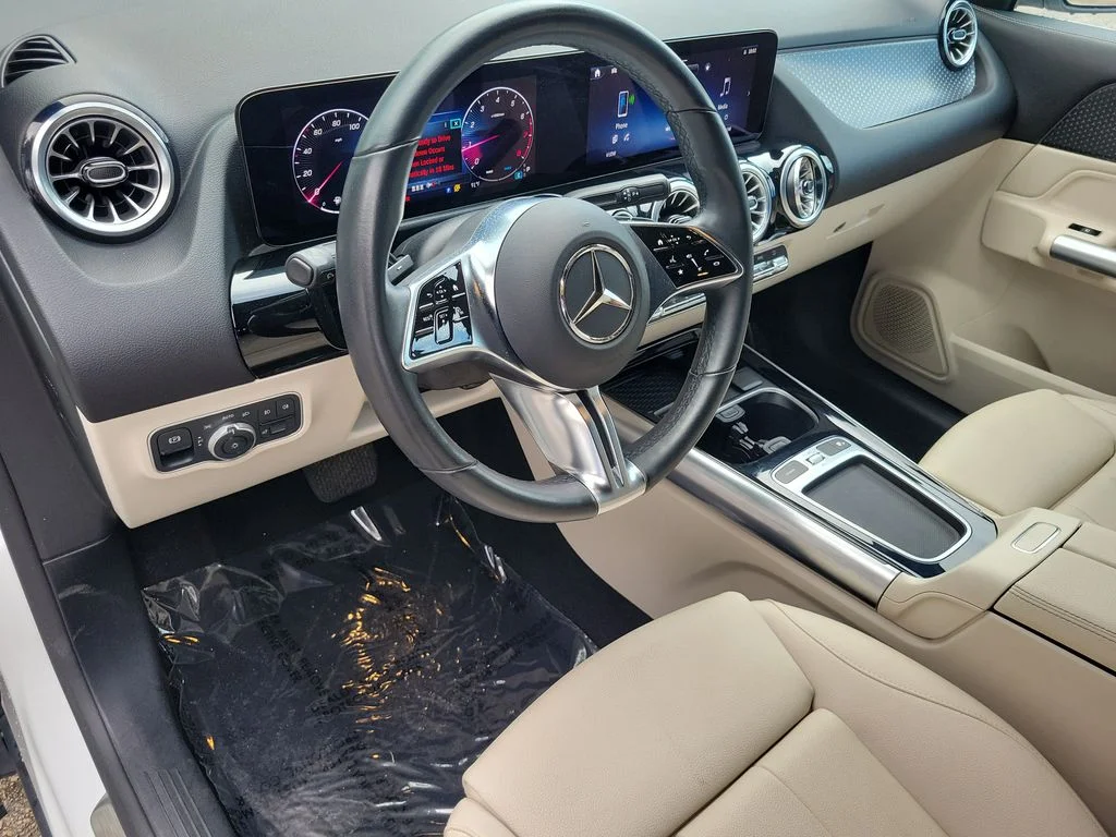 Used 2025 White Mercedes-Benz GLA 250 image 21