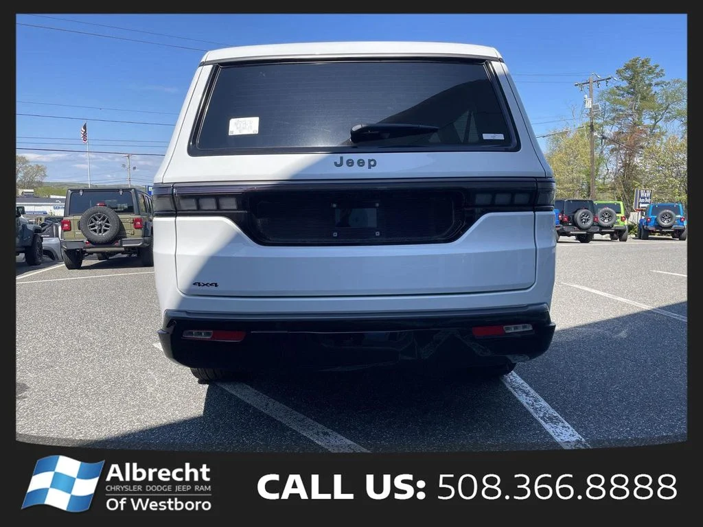 New 2026 Bright White Clear-Coat Exterior Paint Jeep Limited Reserve image 4