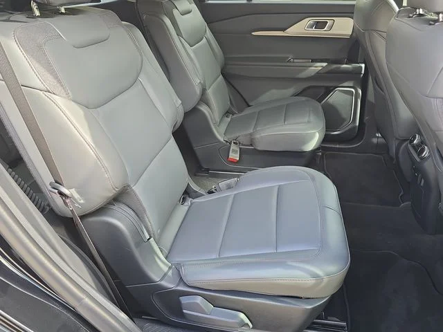 Used 2026 Agate Black Metallic Ford Active image 37