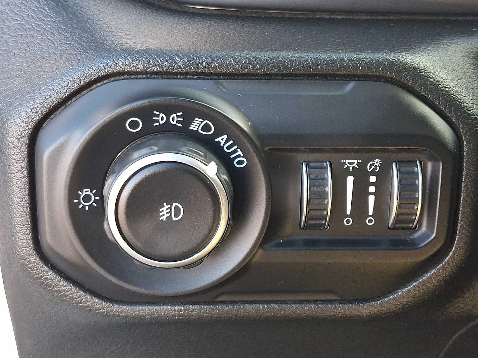 Used 2020 Bright White Clearcoat Jeep Sahara image 25