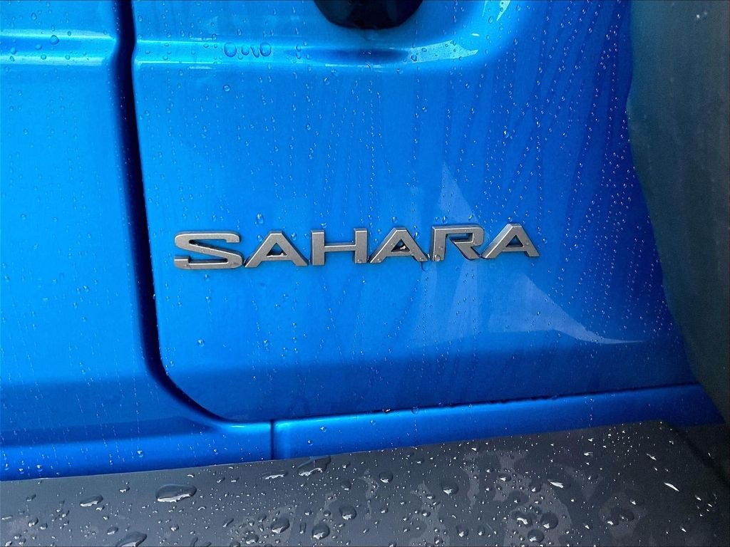 Used 2025 Hydro Blue Pearl Coat Jeep Sahara image 29
