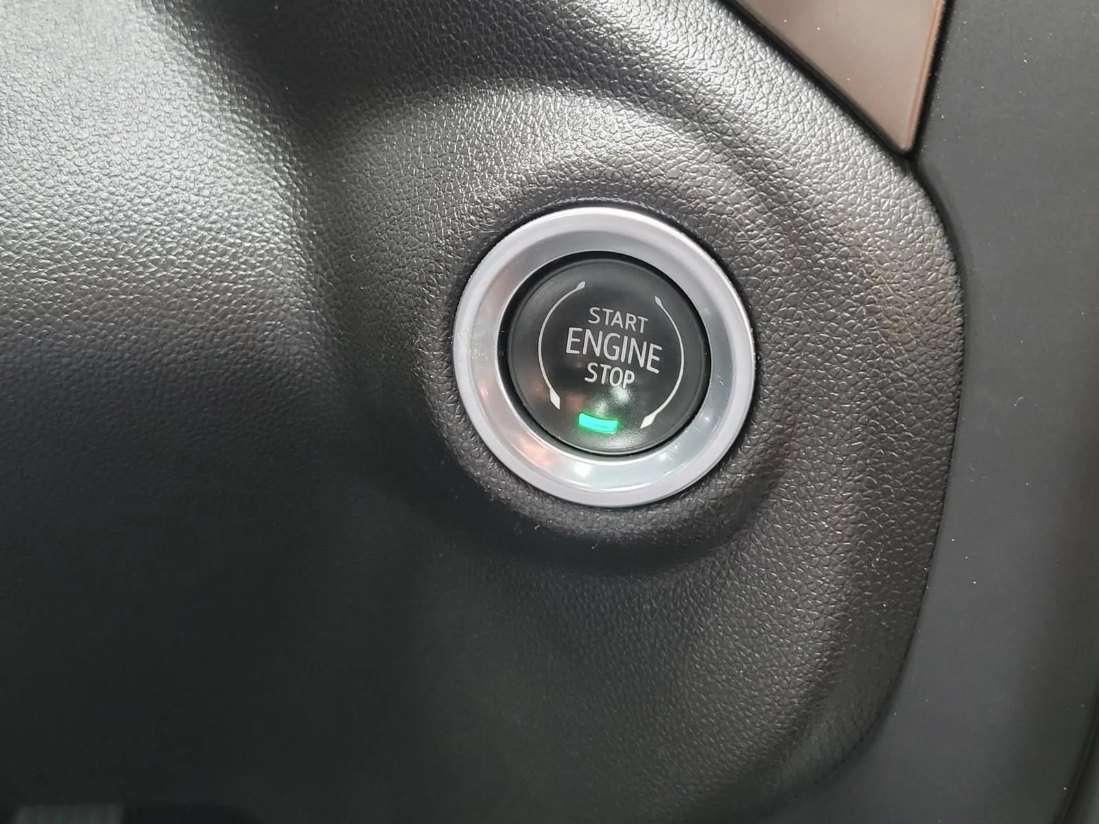 Used 2022 Silver Ice Metallic Chevrolet High Country image 28