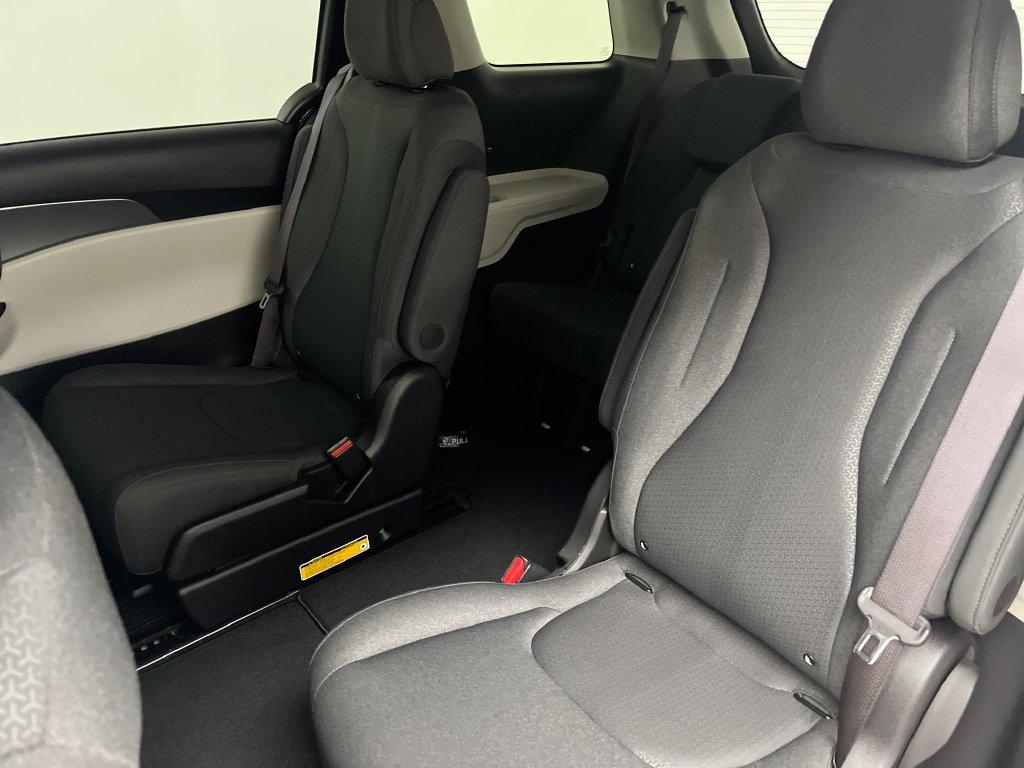 Used 2023 White Kia LX image 13
