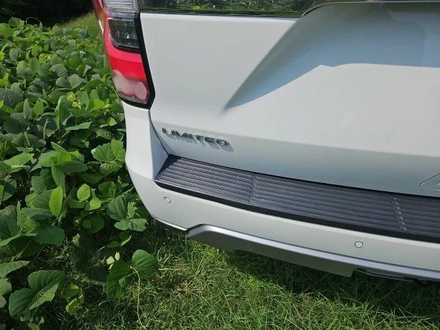 Used 2021 White Ford Limited image 5