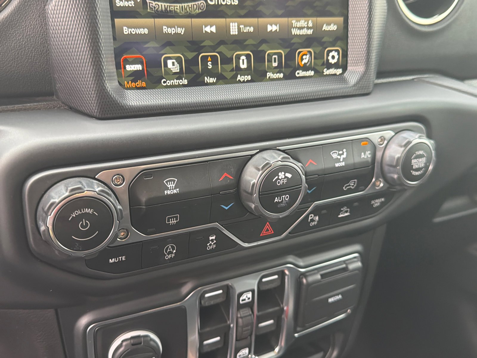 Used 2023 Sting-Gray Clearcoat Jeep High Altitude image 31