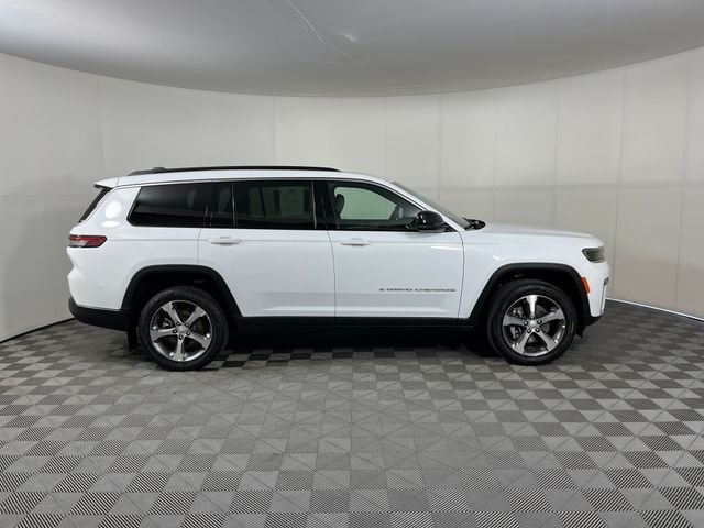 New 2026 Bright White Clear-Coat Exterior Paint Jeep Limited image 4