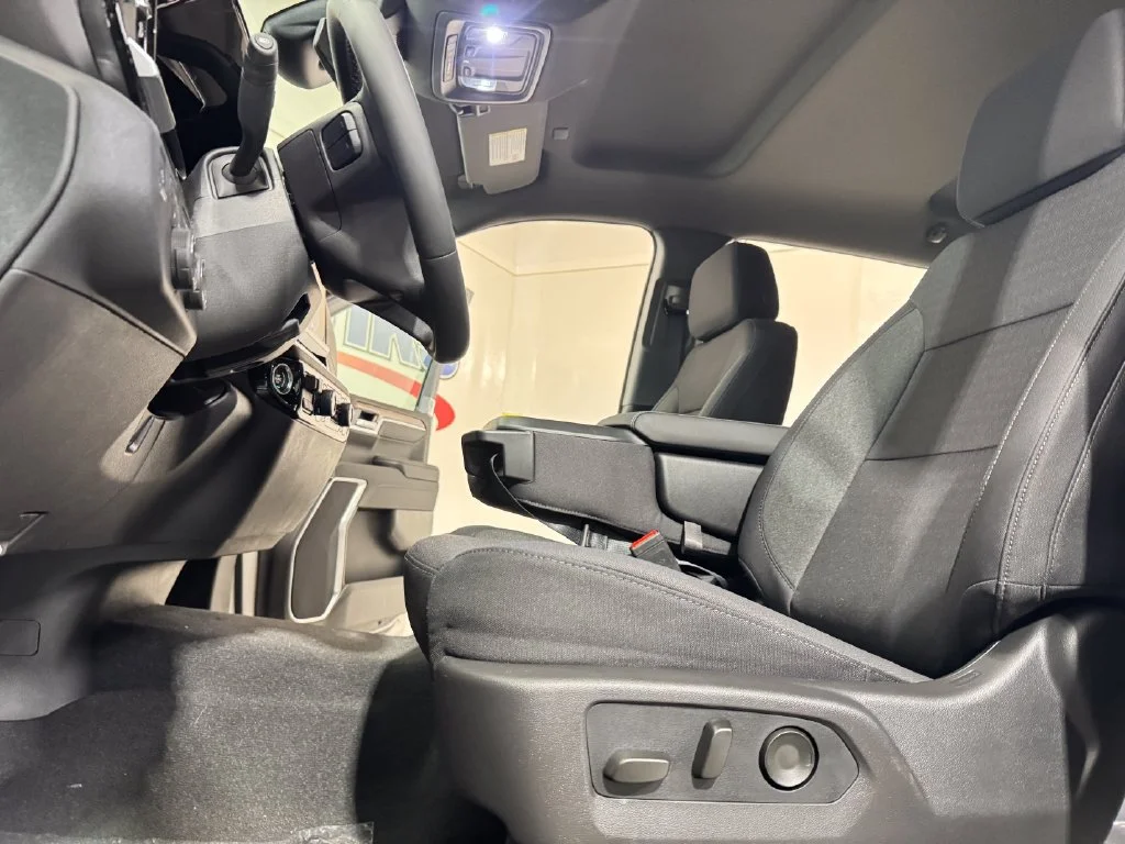 New 2026 Summit White Chevrolet LT (2FL) image 8