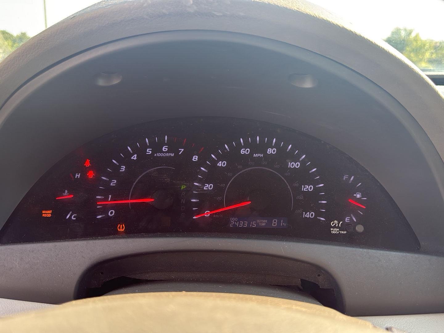 Used 2010  Toyota LE image 17