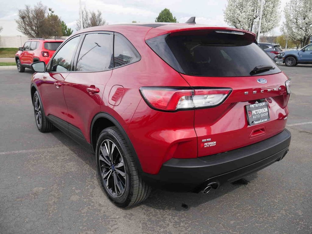 Used 2022 Red Ford SE image 15