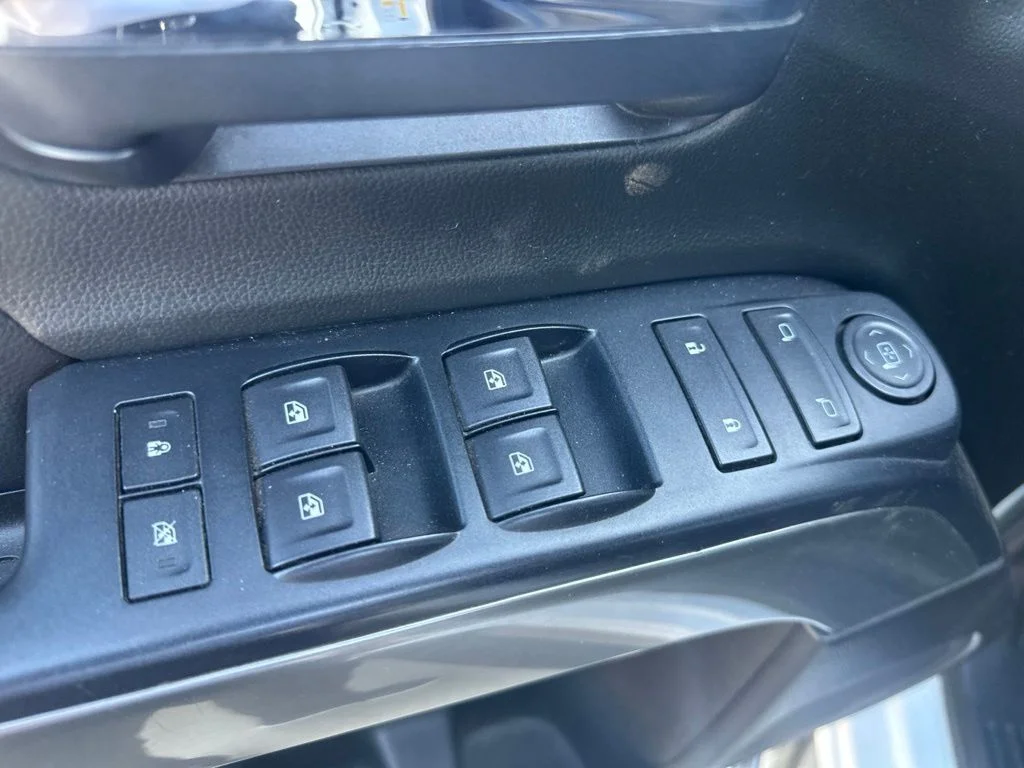 Used 2019 White Chevrolet LT image 8