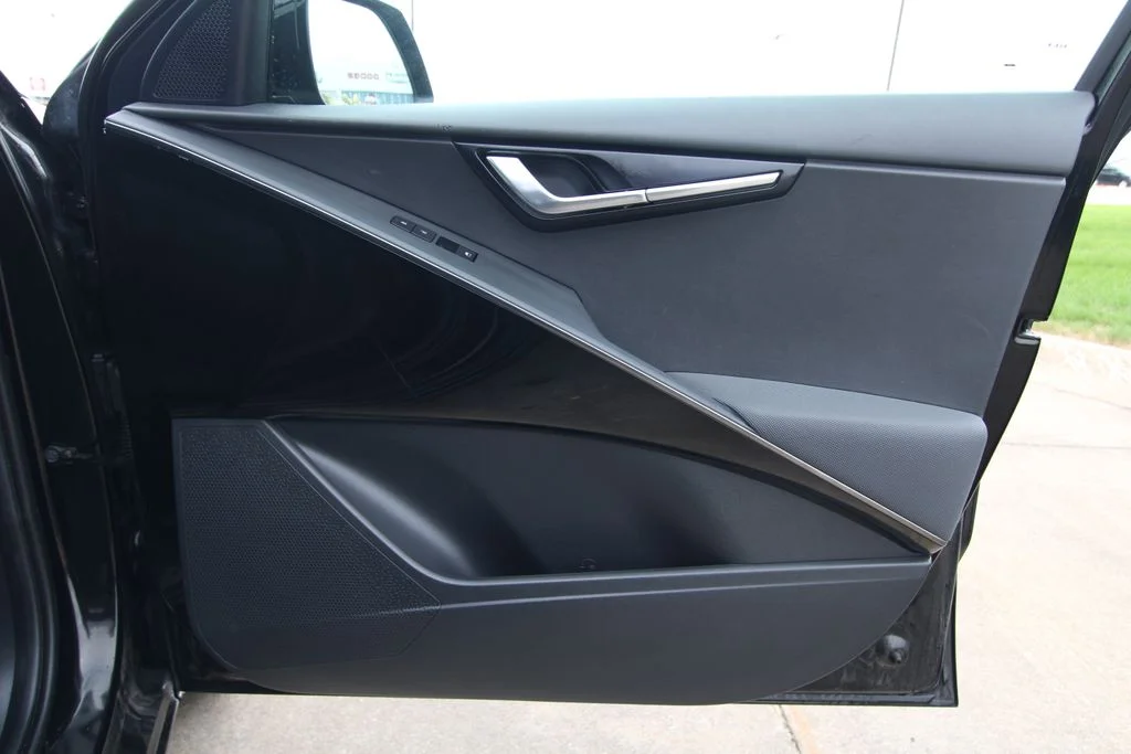 Used 2023 Black Kia Wind image 41