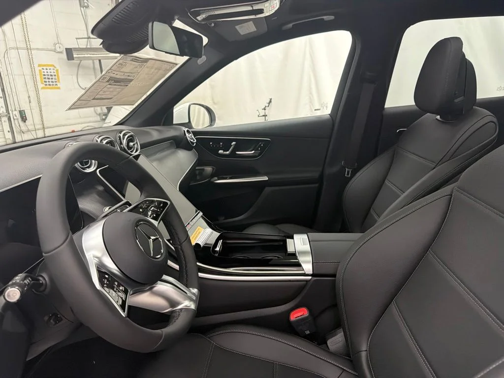 New 2027 White Mercedes-Benz GLC 300 image 14