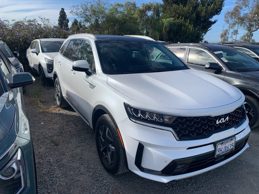 Used 2023 White Kia EX image 4
