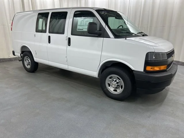 2026 Chevrolet Express 2500 Work Van HD's photo