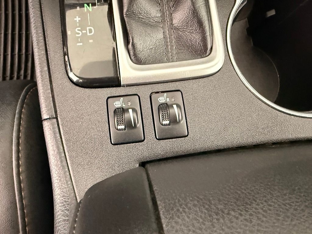 Used 2018 Walnut Toyota XLE image 25