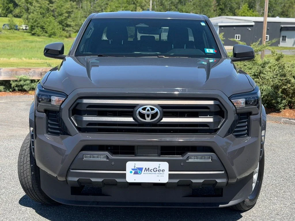 Certified Used 2024  Toyota SR5 image 2
