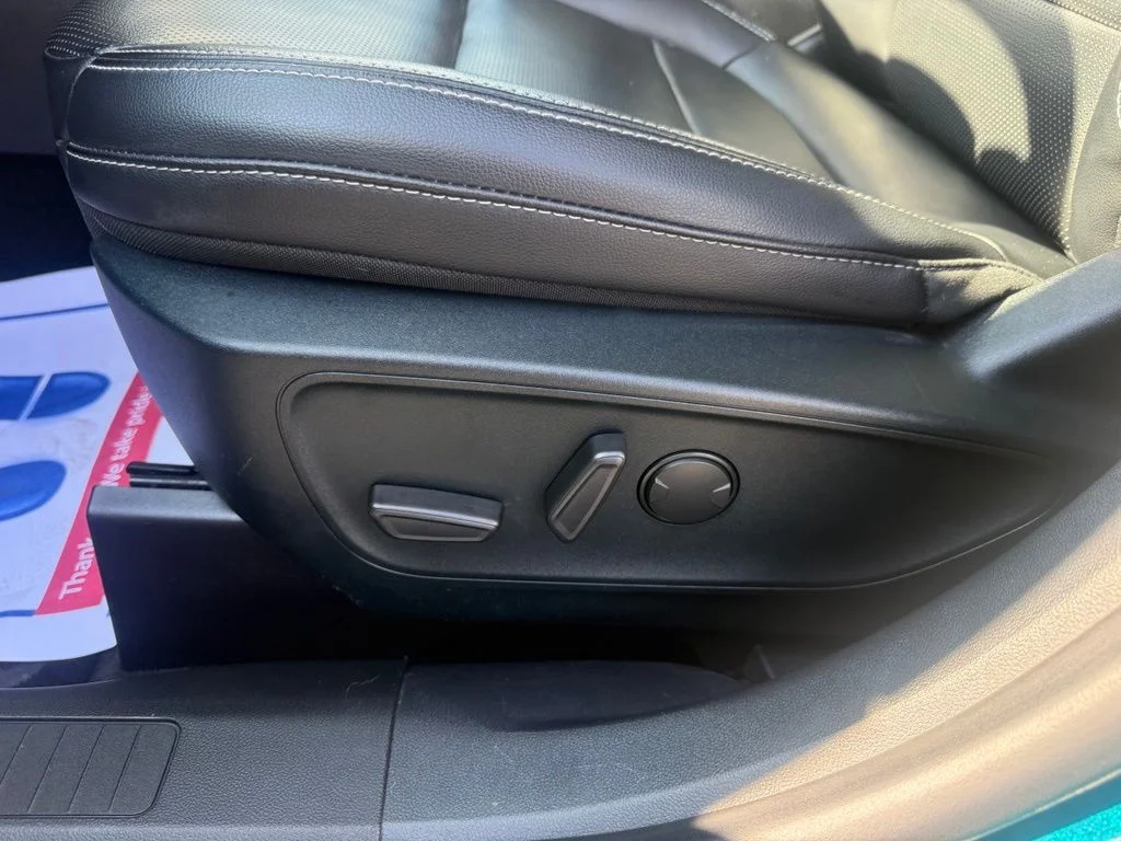 Used 2020 Green Metallic Ford SEL image 19