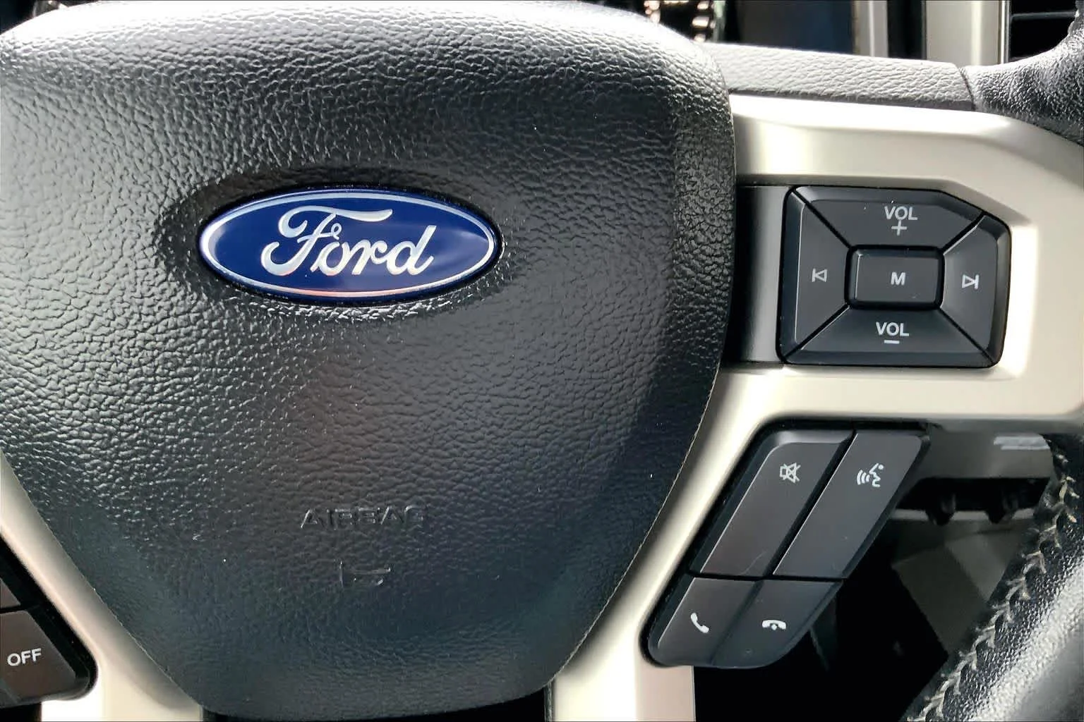 Used 2020 Rapid Red Metallic Tinted Clearcoat Ford LARIAT image 25