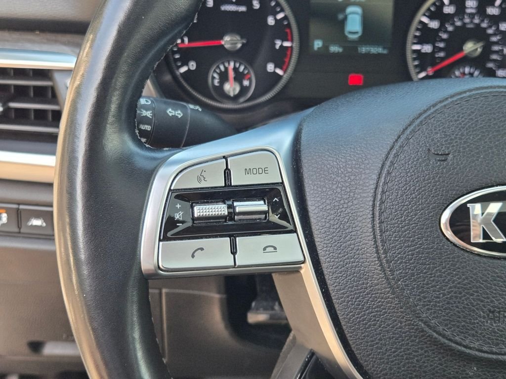 Used 2020 White Kia EX image 23