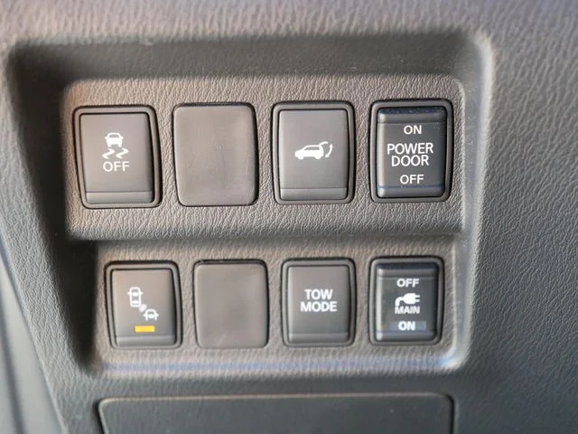 Used 2015 Gray Nissan SL image 25