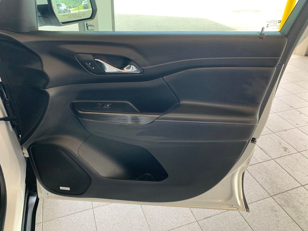 Used 2023 White GMC SLT image 24