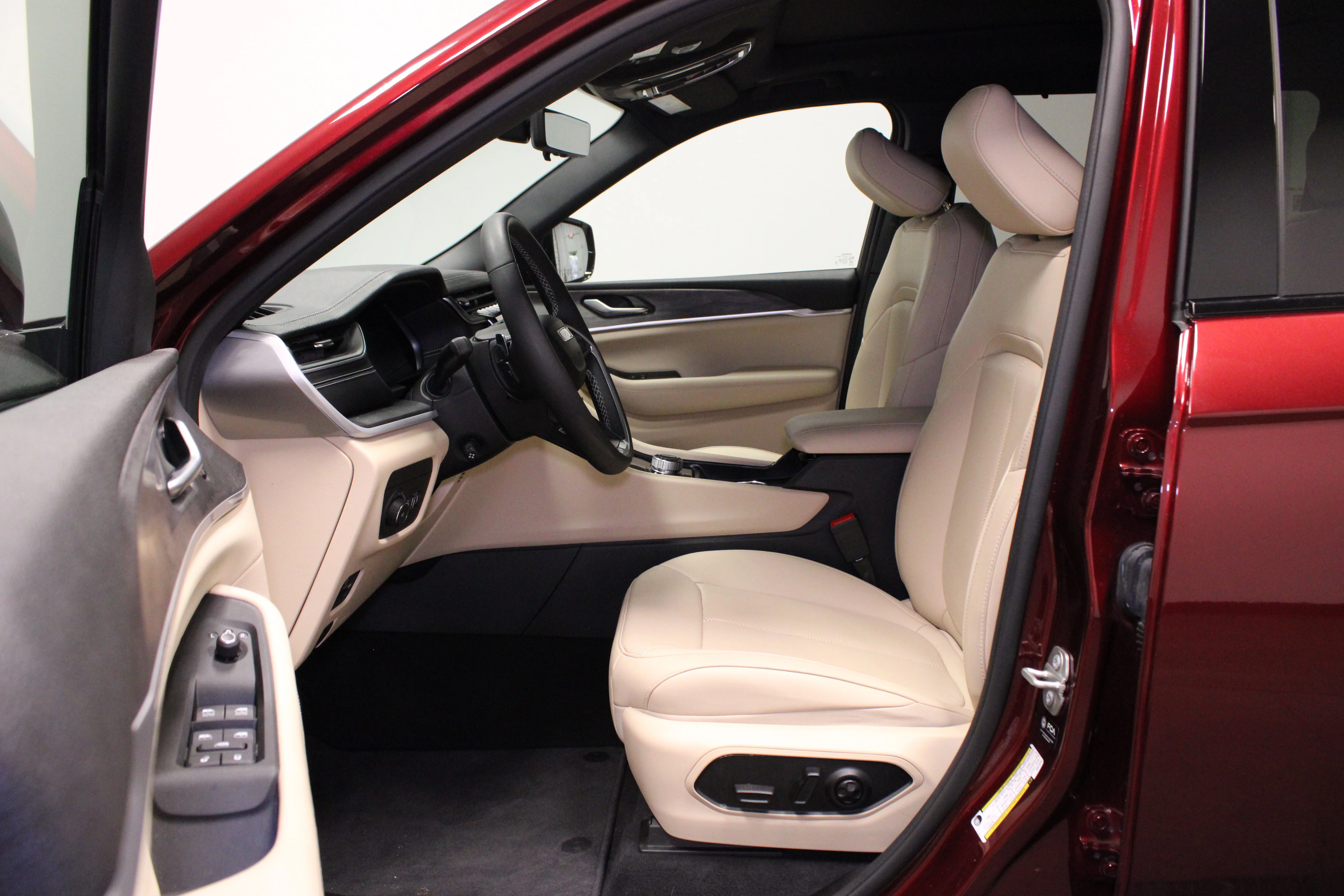Used 2024 Velvet Red Pearlcoat Jeep Limited image 19