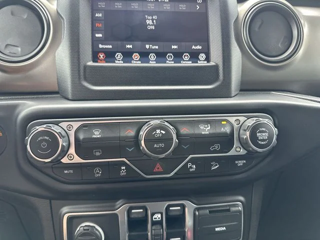 Used 2020 Silver Jeep Unlimited Sport S image 18