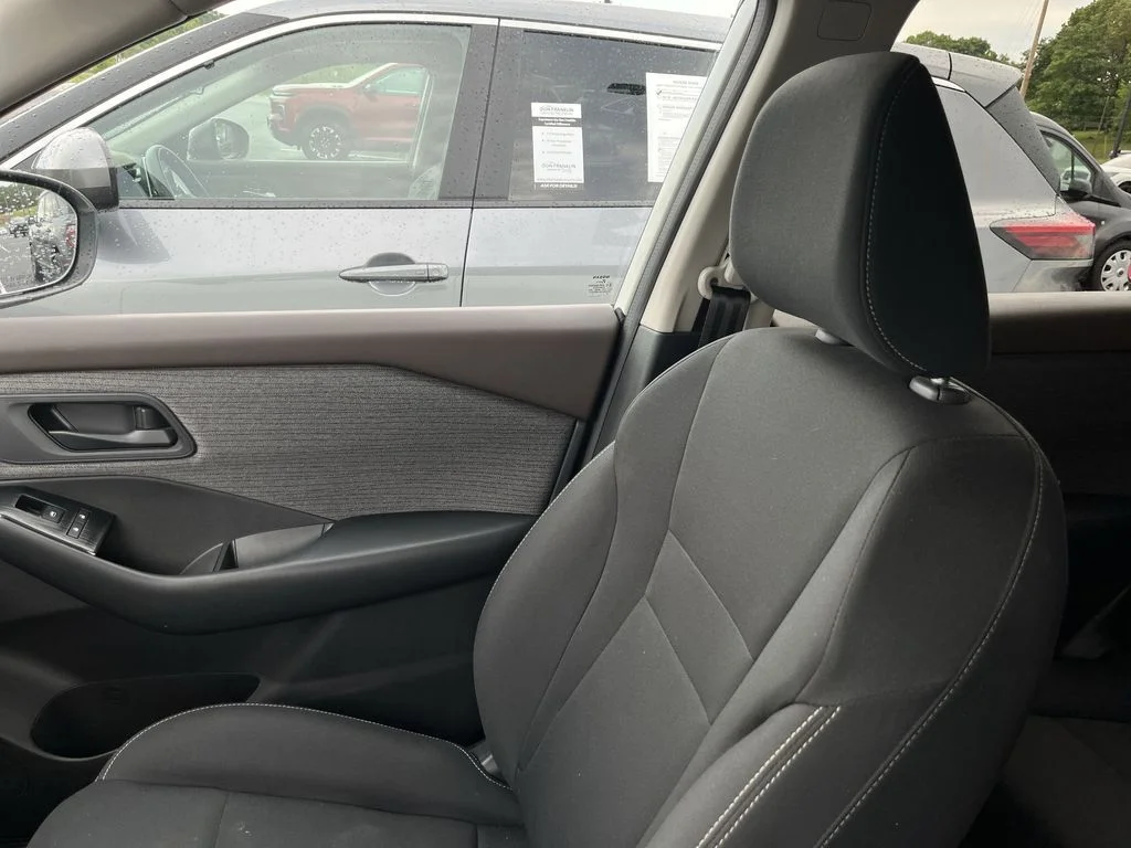 Used 2023 White Nissan S image 22