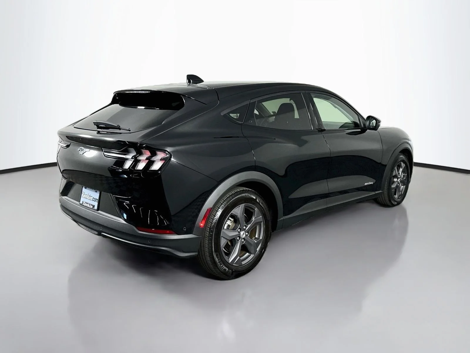 Used 2023 Shadow Black Ford Select image 7