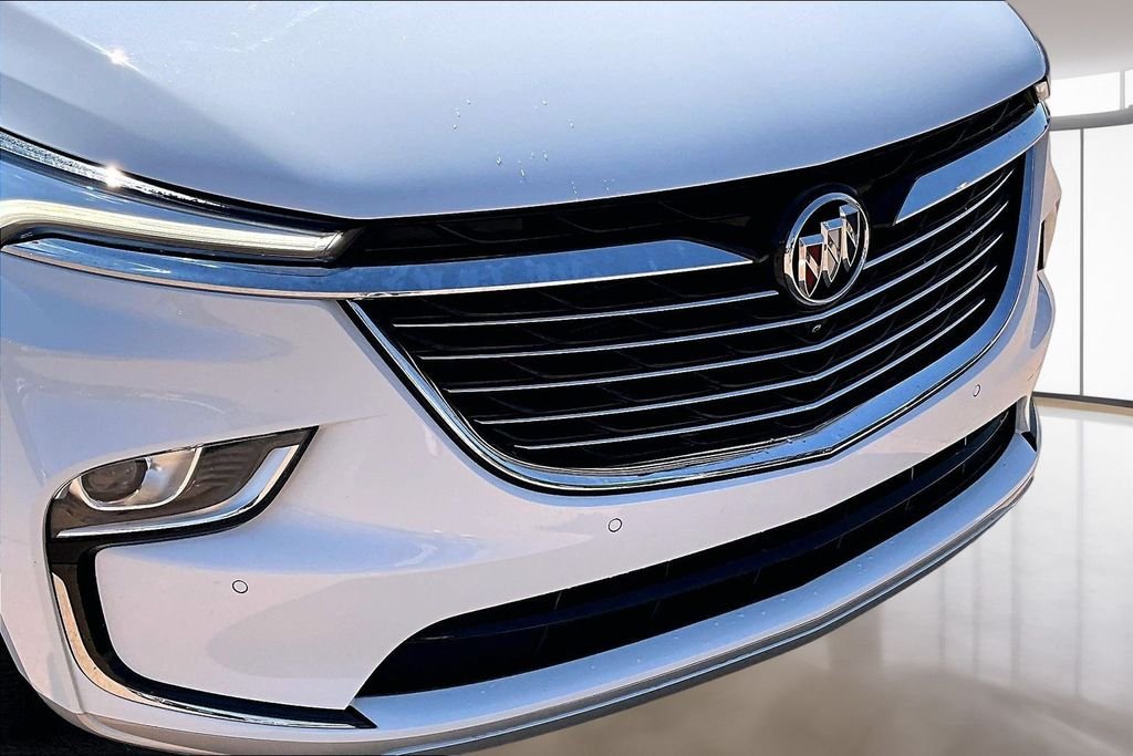 Used 2023 White Buick Premium Group image 31