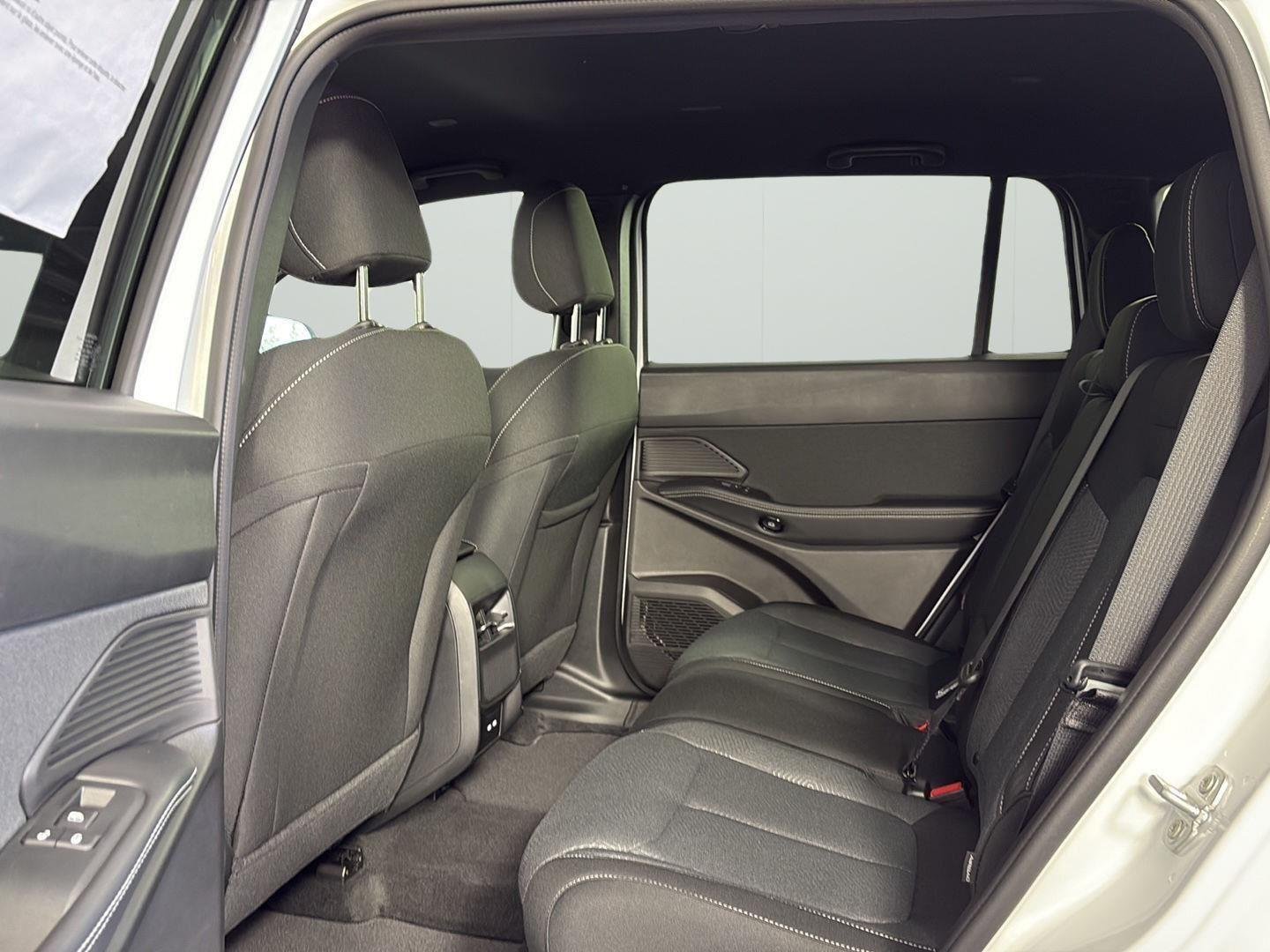 New 2026 Bright White Clear-Coat Exterior Paint Jeep Laredo image 9