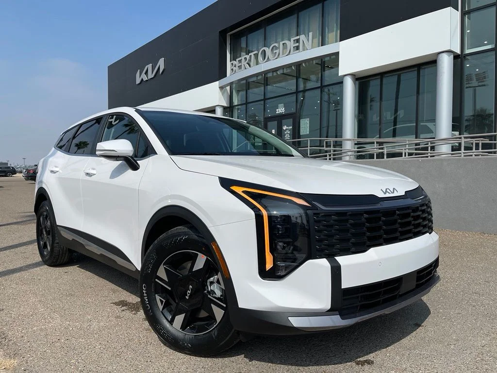 New 2026 White Kia LX image 1